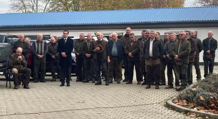 Kopjafa mellett emlékeztek Nimród utódai