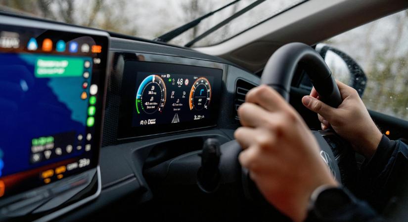 Ilyen nincs: 75. próbálkozásra tette le a KRESZ-vizsgát egy tanulóvezető