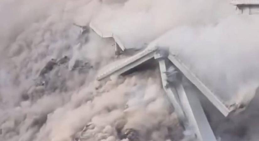 Kártyavárként omlott össze Kínában egy híd, amelyet alig pár hónapja adtak át