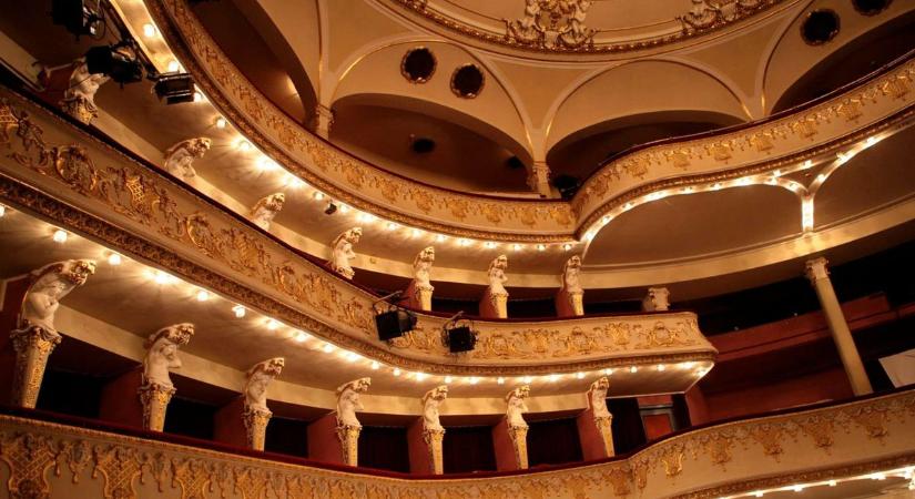 Betalált a nagy szerelem a miskolci színházban! A nézőknek is feltűnt, hogy több van köztük