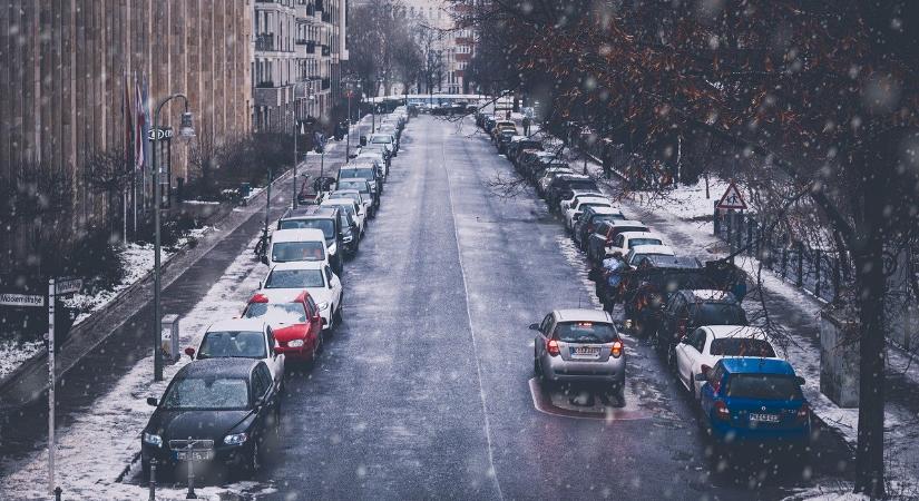 Brutálisan lecsap az időjárás: hózáporokkal és sűrű köddel érkezik a hidegfront, hétvégére minden megváltozik