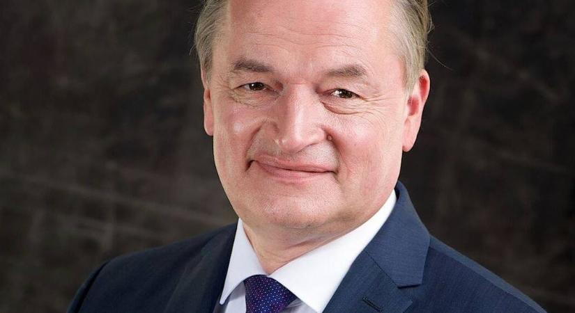 Pénzeső jön a nyugdíjasoknak – de a szegénység marad, figyelmeztet a Nyugdíjguru