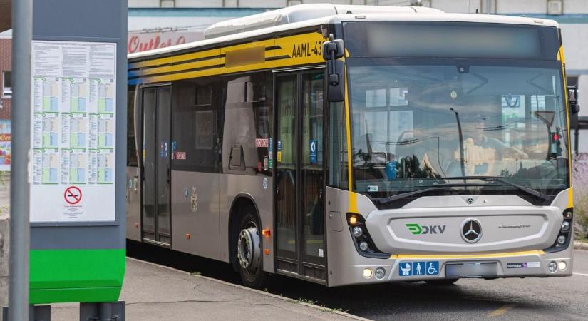 Srác, hát mit érzel ilyenkor? Komplett mobil drogboltot találtak a debreceni buszon! – fotók, videó