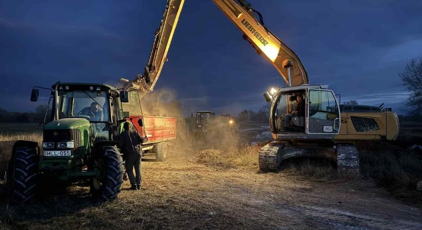 Szívhez szóló összefogás Öttömösön, a helyiek saját kezükkel mentették meg az utakat