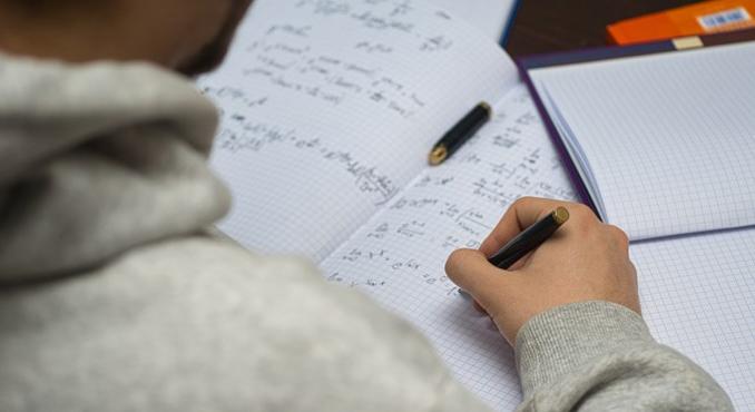 A nap kérdése: megtagadhatja az iskola, hogy hazavigyem vagy lefotózzam a dolgozatom?