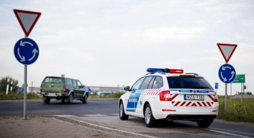 Megunta a dugót, megfordult az M1-esen – baleset lett belőle