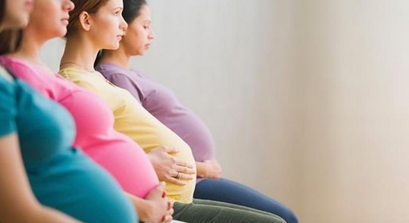 Tovább tartana a szülési szabadság egy új tervezet szerint?