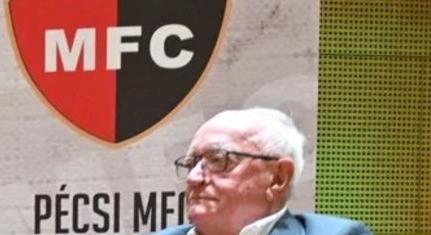 Életműdíjjal köszöntötték Bércesi Ferencet a Pécsi Labdarúgás Napján