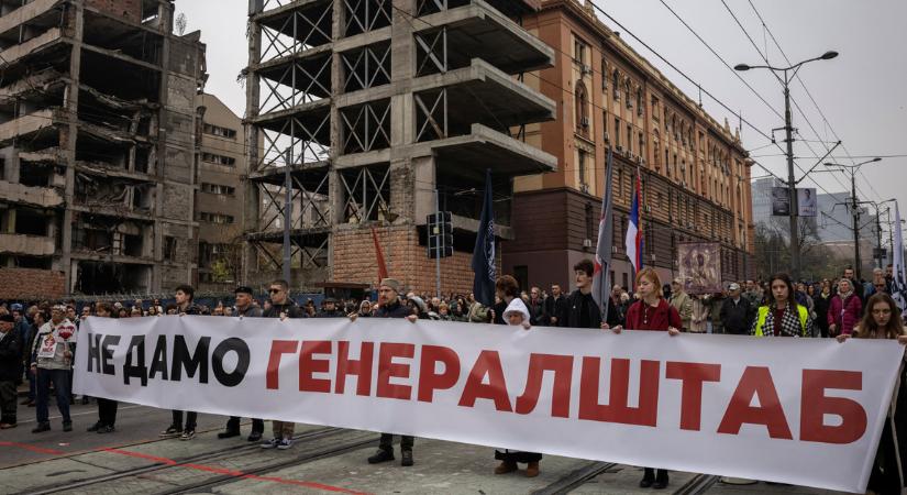 Több ezren tiltakoznak Belgrádban Donald Trump szállodakomplexuma ellen