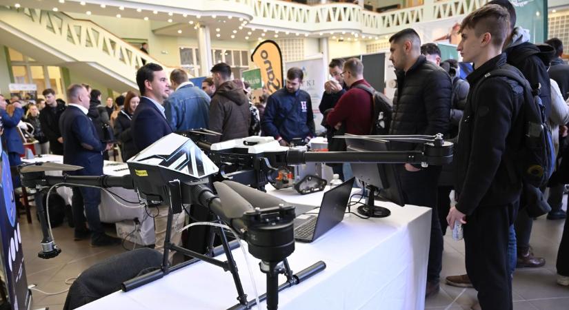 A jövő agráriuma terítéken: Digitális Agrártájoló az óvári karon