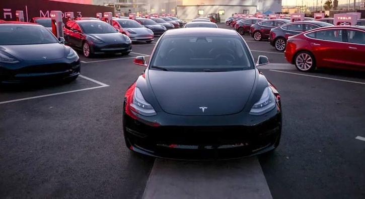 A Tesla lett az új Passat – ötmillió fölött már ez a legnépszerűbb használt autó itthon