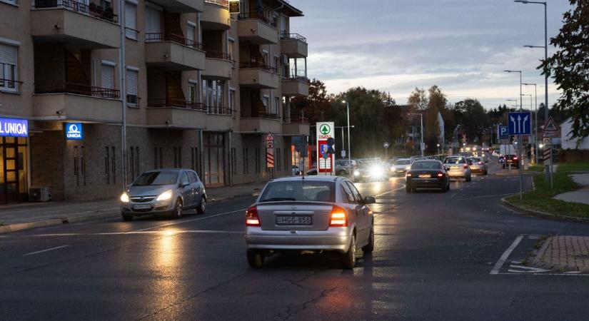 Felháborító brutalitás: büntetőfékezett egy idős férfi Zalában, majd megütött egy nőt!