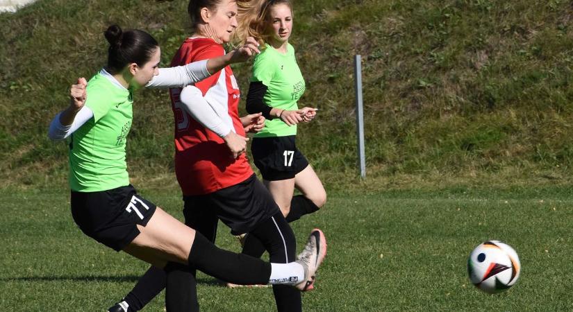 Keresztpályás bajnokság: továbbra is kiélezett a harc az első helyért a nőknél