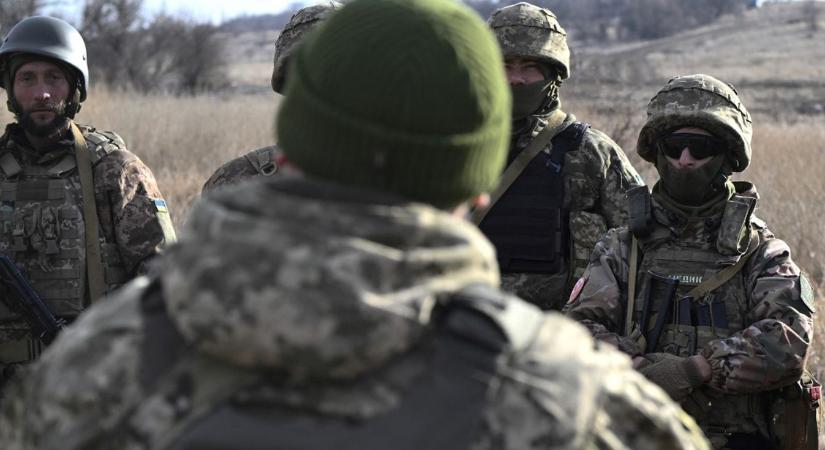 Kárpátaljai diákok: ha kell, a kiskapun tuszkolnak ki a frontra