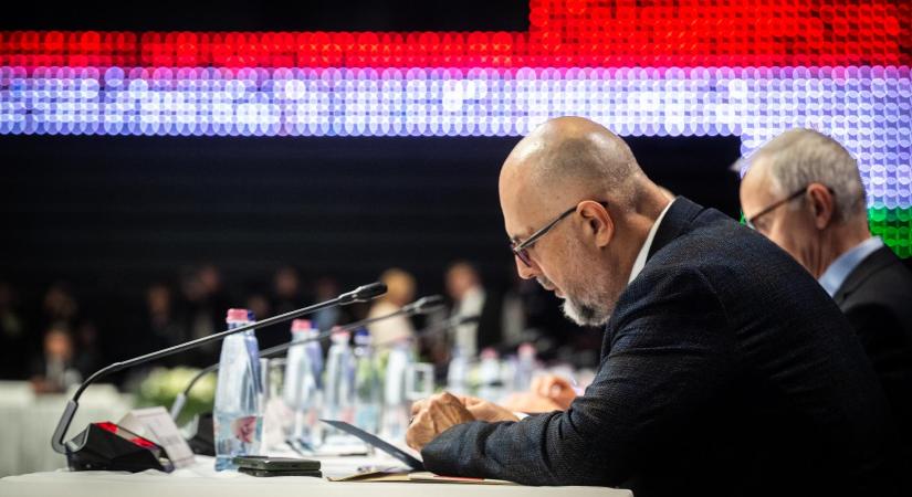 Bírák és ügyészek nyugdíjazása: mindegyik fél enged valamennyit?