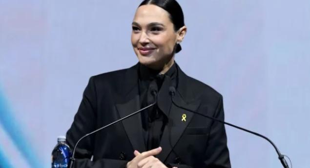Gal Gadot nyerte a Genezis-díjat „Izrael védelméért”, miközben a gázai háború megosztja Hollywoodot