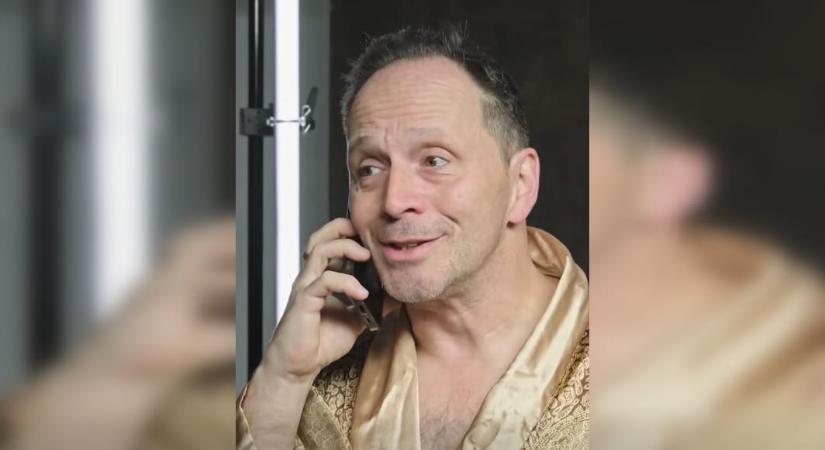 Újra senkiháziak kezében a popszakma: Janklovics Péter a prodidzsájos időket idézi az új Sziget-reklámban