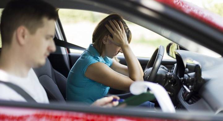 Változás a jogosítványszerzésben: szigorítják a vizsgára jelentkezés szabályait Angliában