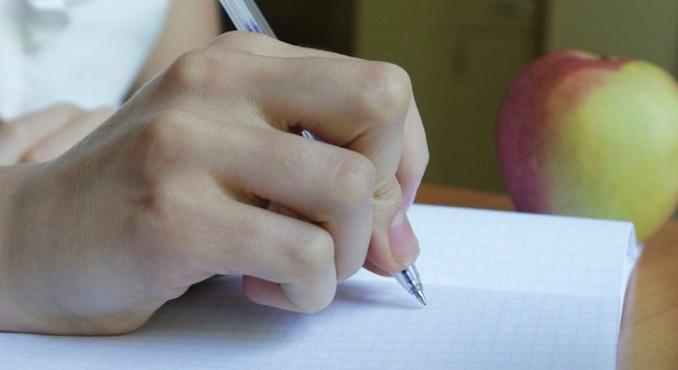 Középiskolai felvételi 2026: ilyen szabályok vonatkoznak a kézírásra a központi írásbelin