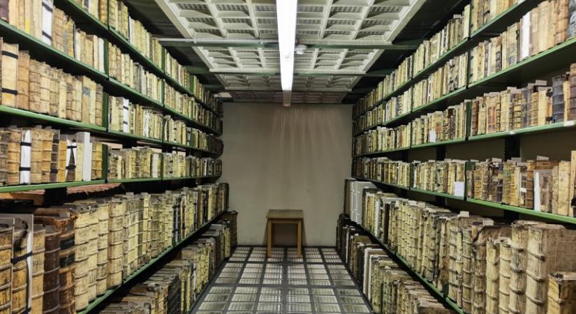 Elköltöztették az ELTE könyvtári gyűjteményét