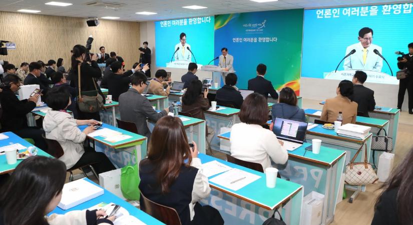 Shincheonji Egyház négy év alatt 60 000 diplomást, köztük több mint 13 000 lelkészt képzett ki.