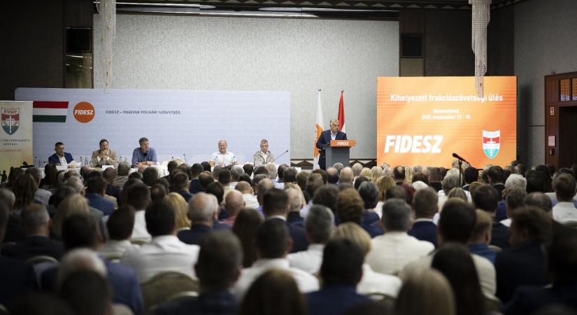 Százmillióért tartott üdülésnek is beillő programokat szeptemberben a Fidesz frakciója