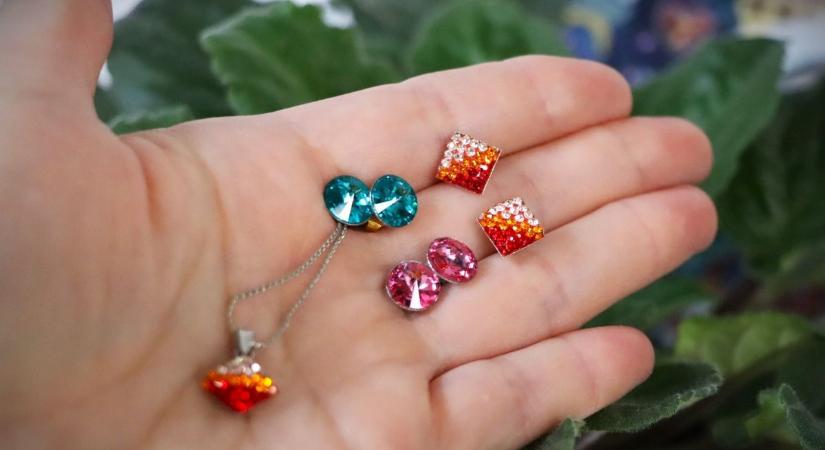 Neked is van kristályékszered? Itt a legújabb hír, leépít az osztrák cég