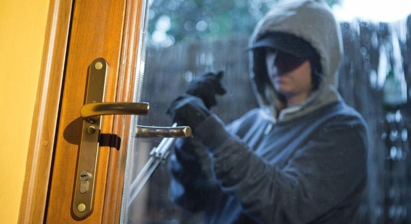 Borsodban: falat is bontottak a fiatal tolvajok