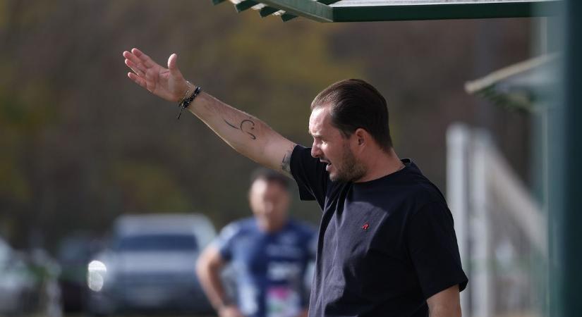 Lesajnált, máshol elfeledett labdarúgókból épített dübörgő gépezetet