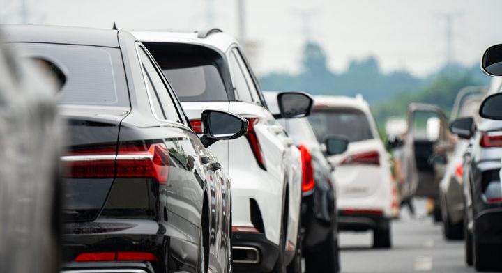 Változás jöhet a közúti bírságoknál: Lázár Jánosék hatósága is lecsaphat az autósokra