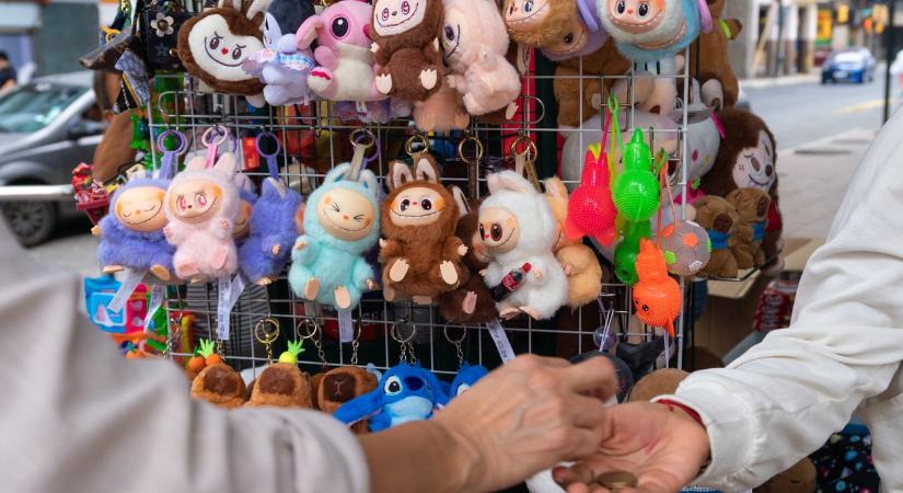 A Labubunak vége: új trendek a táskakiegészítők világában