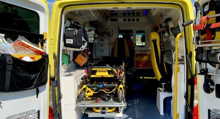 Halántékon rúgta a mentőápolót Mezőkövesden