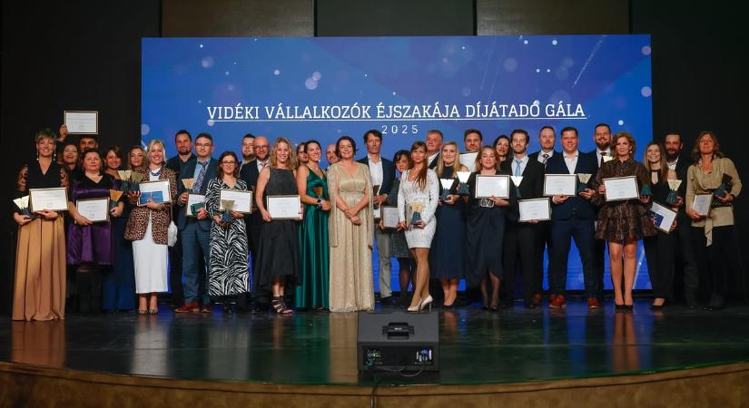 Gesztenyére váltó matematikus lett az év vidéki vállalkozója, a HVG podcastját, a zCastot is díjazták