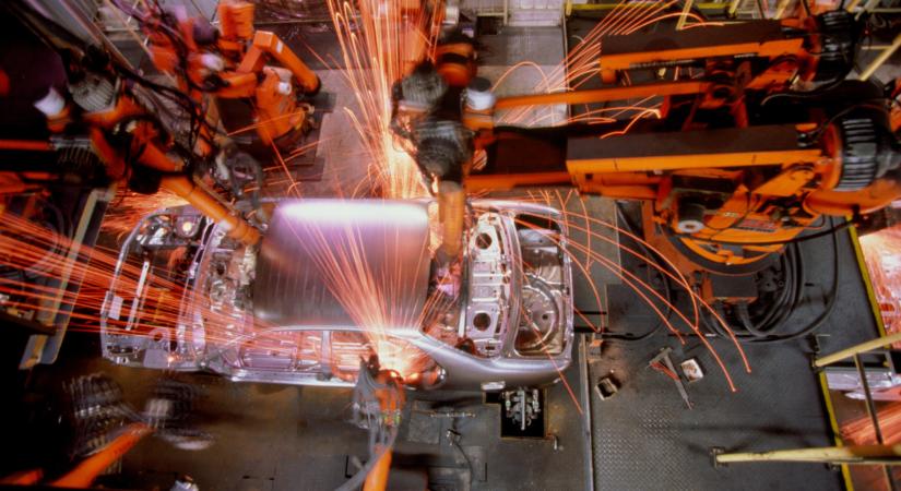 Fokozódik a chipválság: Kína boríthatja az asztalt, a magyar autóipar is durván érintett lehet