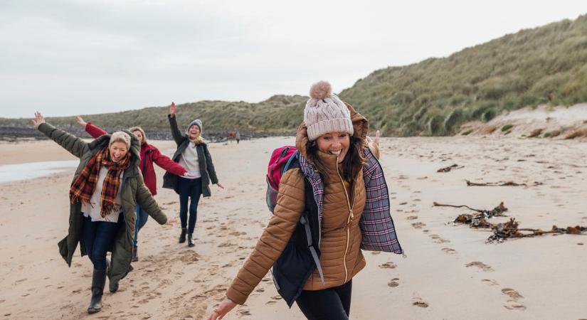 Értékes barátság egy idősebbel: ezt árulja el rólad, ha korosabbak a barátaid