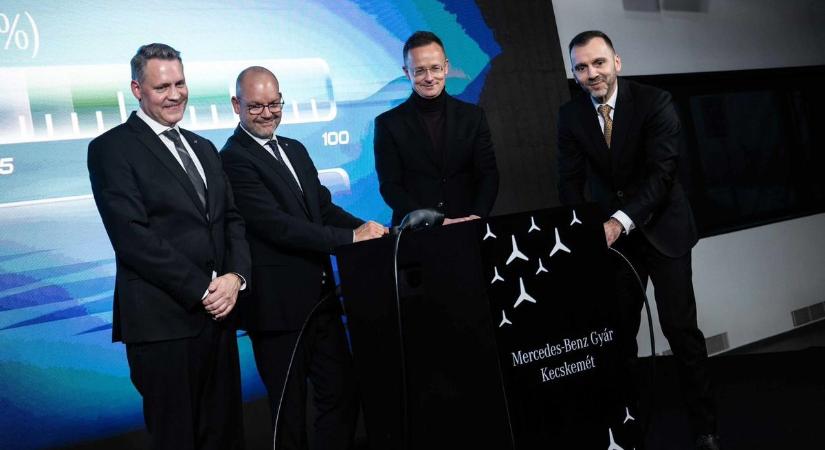 Szijjártó Péter: a Mercedes létrehozza az első magyarországi kutatás-fejlesztési központját (videó)