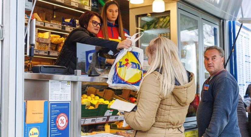 A legkisebb hajdú-bihari faluban járt a „lidi”, mégis nagy volt a sor – fotókkal, videóval