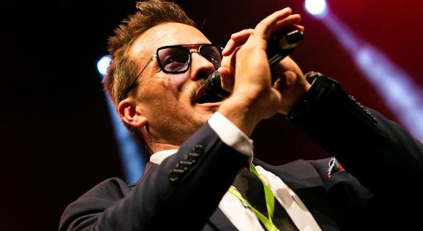 Miért nem utazott vele a felesége? A közkedvelt színész elárulta a valódi okot