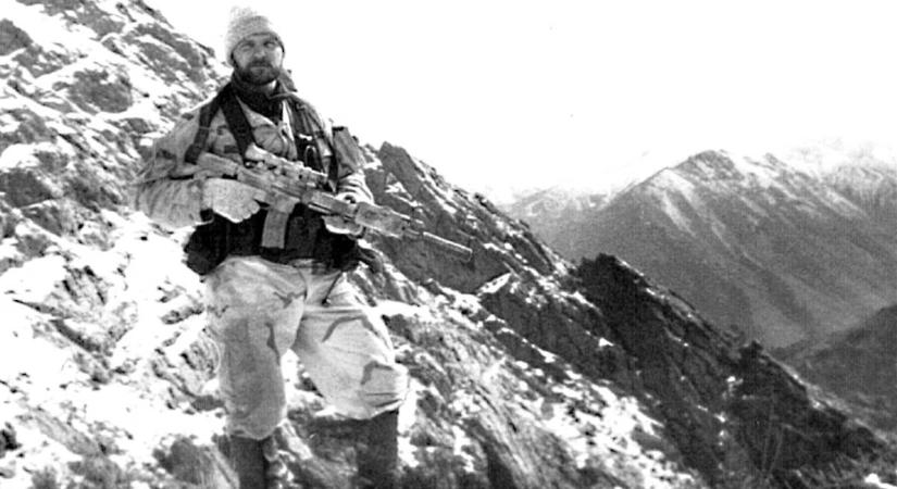 Filmforgatás a Szár-hegyen: még a sziklafalat is fehérre festették a kőbányában