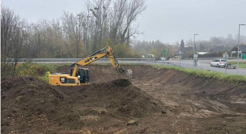 Megkezdődött a hegyközségi körforgalom építése Sárváron - videó