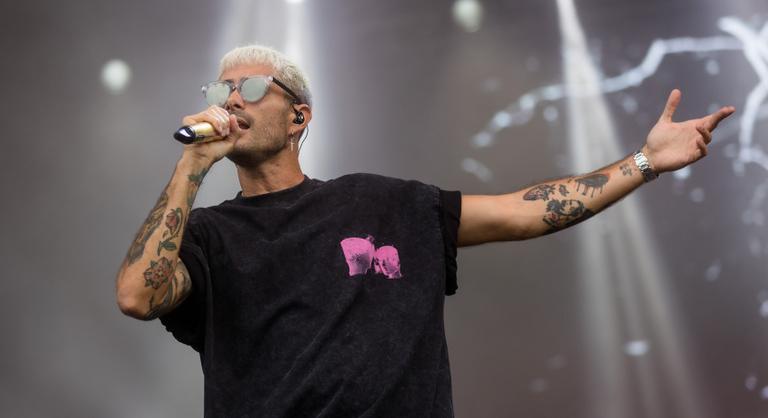 Blikk: házkutatást tartottak ByeAlexnél, kábítószer birtoklásával gyanúsítják