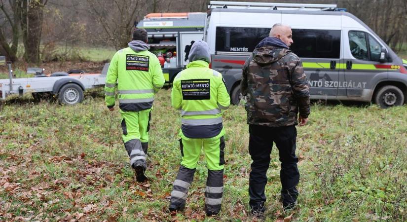 Felküldték a drónt, hozták a hőkamerát, az idővel versenyezve keresik a Bükkben eltűnt nőt – helyszíni fotók és videó
