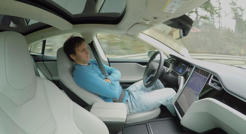 Senki sem számított erre: halálos baleseteket okoznak az önvezető autók (videó)