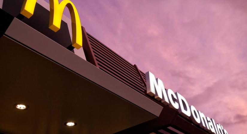 Az esztergomi Meki világszenzáció lett, a dolgozók tátott szájjal nézték, ki jelent meg az üzlet előtt