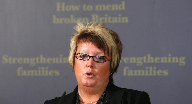 Meghalt Helen Newlove bárónő