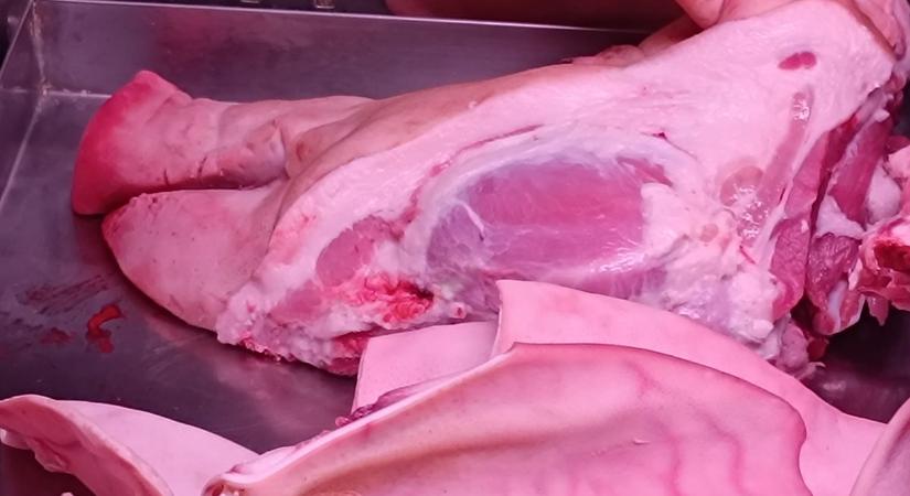 Piaci körkép és benne a hideg hónapok legnagyobb kedvence, a kocsonya