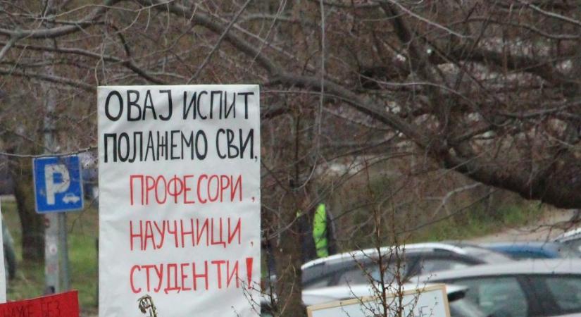 Egyetemi tanárok Jaćimović mellett: Az újvidéki professzorok A Báni palotához vonulnak