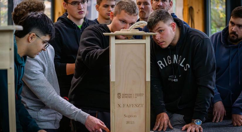 Fa és kreativitás - Középiskolások vetélkednek a Soproni Egyetemen - fotók