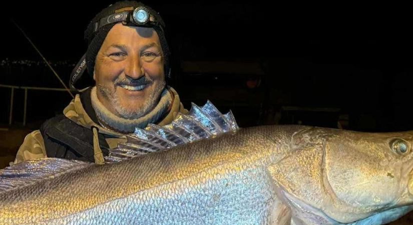 Fotókon a Balaton két legújabb halszörnye, Kenesén akadtak horogra