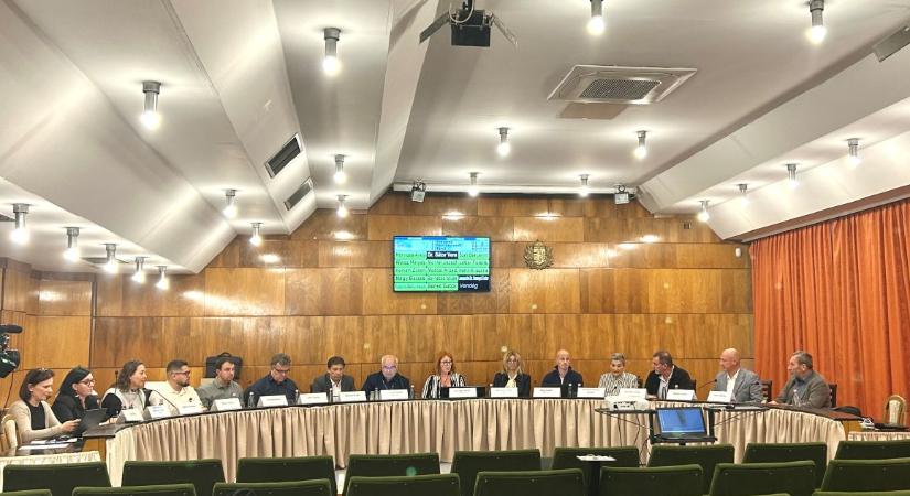 Két témát tárgyalt rendkívüli ülésen a képviselő-testület